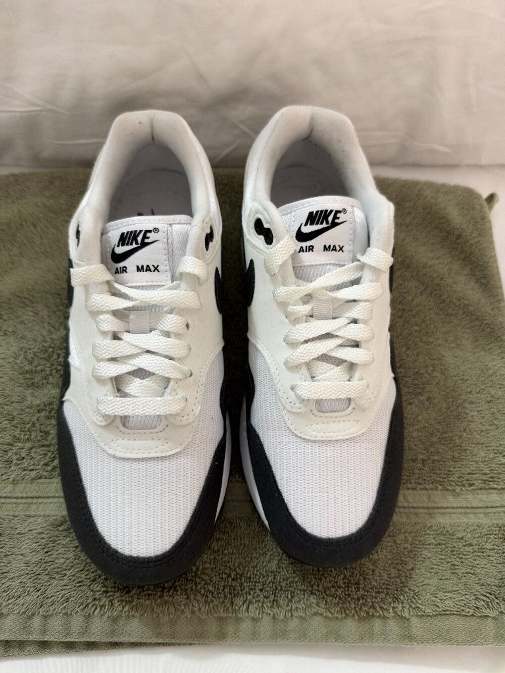 Nike Air Max 1 (Black/White) Women's Size 7.5